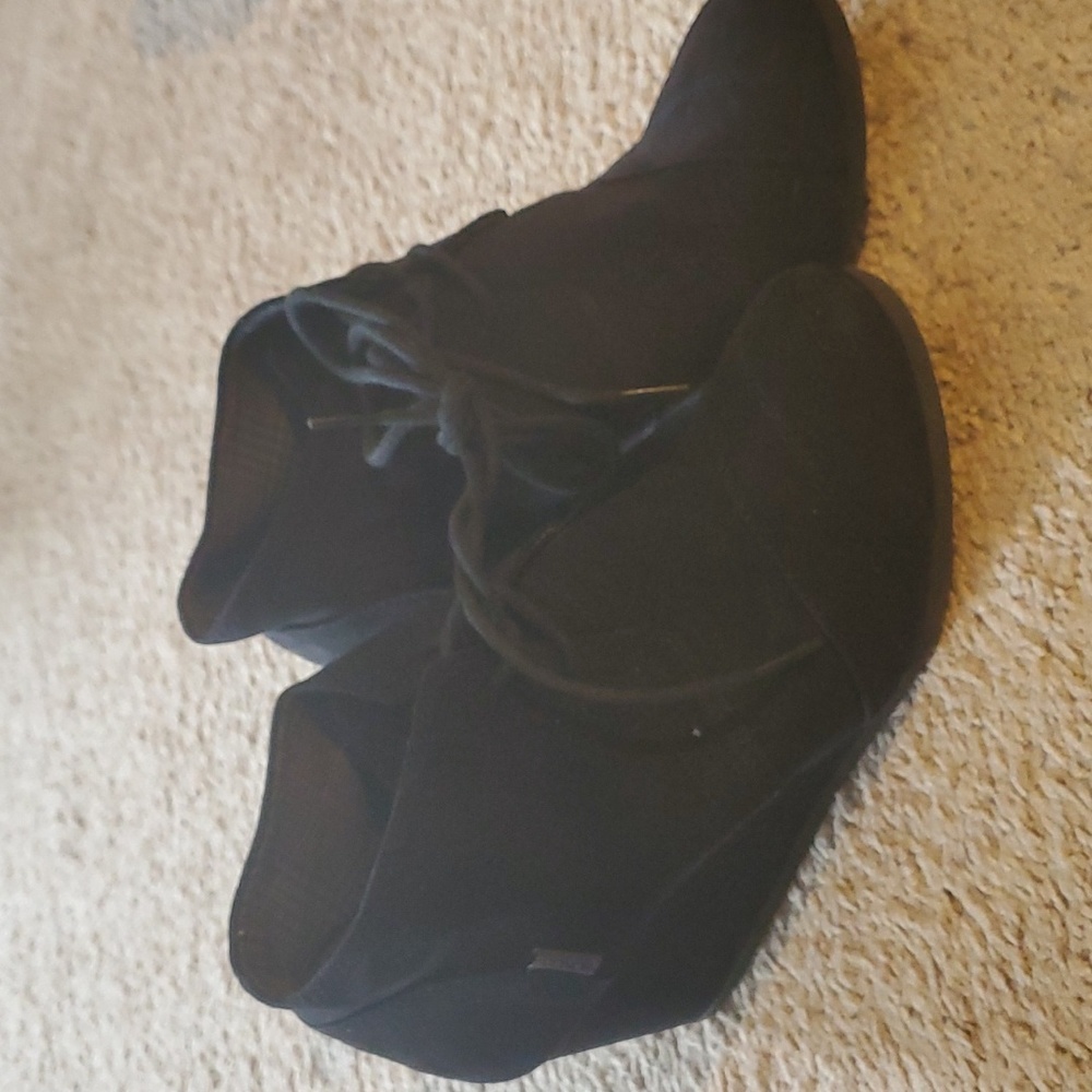 Bongo black heeled booties